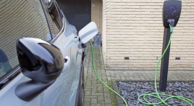 Ez lesz Európában is: elöntötték az elektromos autók Kínát, felzabálják az összes áramot – izzadnak az erőművek