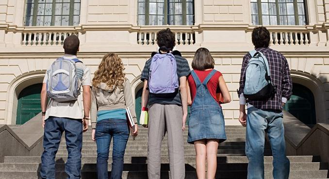 Központi írásbeli 2026: „A legnagyobb károk sokszor nem rossz szándékból, hanem a segíteni akaró szülői reakciókból születnek”