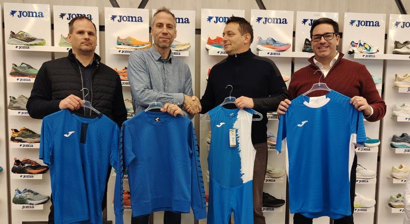 A szekszárdi szakosztállyal kötött megállapodásnak köszönhetően webáruházat is indít a népszerű sportszergyártó