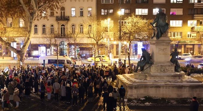 Diplomával is a bérminimum környékén keresnek – tüntettek a kulturális dolgozók