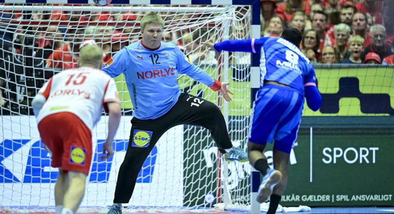 Csúcsrangadóval és dán győzelemmel indult a középdöntő a férfi kézi Eb-n