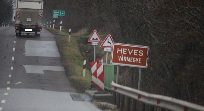 Gumibaba a szállodában, tacskó és kard a vonaton - mi van veled Heves?