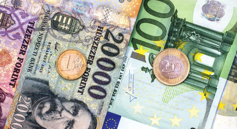Nagy menetben a forint, négyéves csúcson a dollárral szemben, és ismét a 380-as szint felé tart az euró