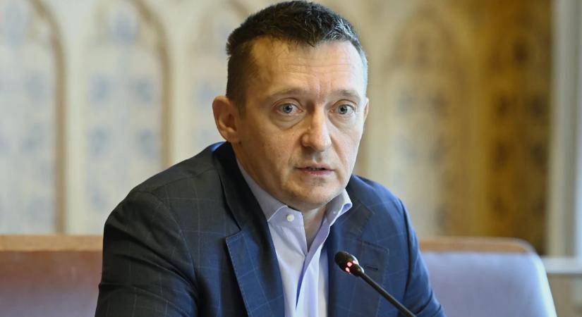 Tippelj, mennyi közpénzt égettek el Rogánék, hogy az embereket a „Tisza-adóról” kérdezzék