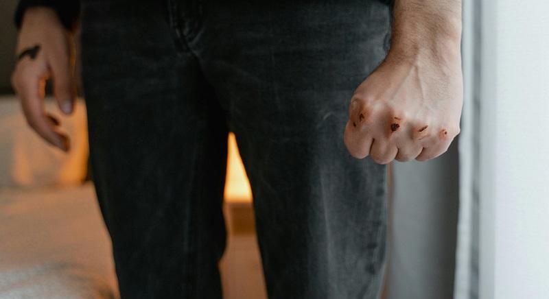 Erőszak a pszichiátriai kórházban – Két alkalmazottat bántalmazott súlyosan egy beteg