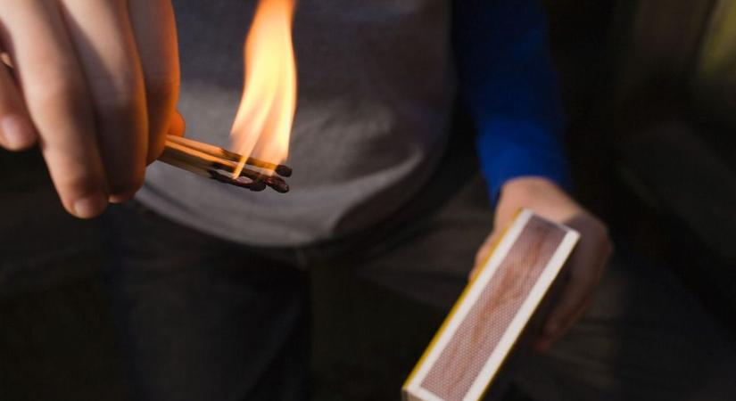 Gyújtogattak Egerben, csak a gyors beavatkozásnak köszönhetően nem lett nagyobb baj