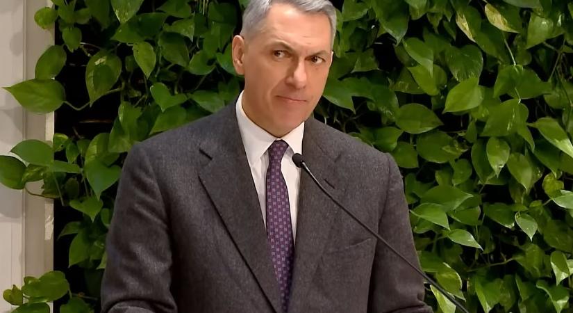 Lázár János zavarba esett: a kollégáim fotódokumentációt is mutattak