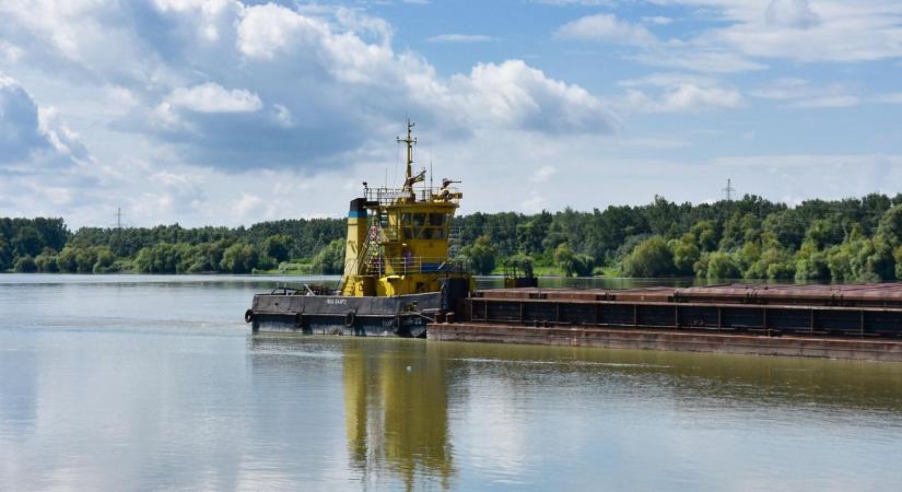 Két műtrágyát szállító hajó süllyedt el a Dunán