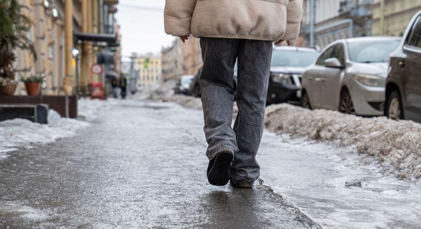 Jégpáncél borítja a somogyi utakat – extrém csúszásveszély