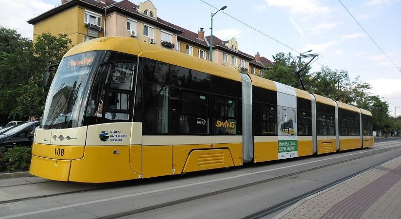 Mit hagyunk a villamosokon Szegeden? Gábor az iratait, Tihamér a bankkártyáját