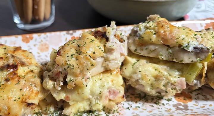 Sajttal és sonkával töltött gombakalapok: egyszerű és nagyon finom