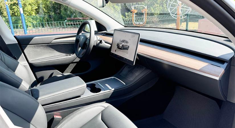 Elon Musk: egy hónapon belül engedélyt kaphatnak az önvezető Teslák Európában