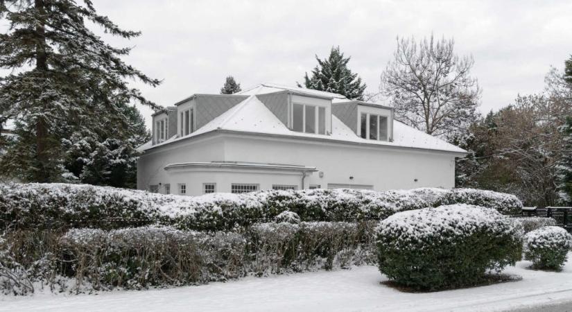 Véget ért Esterházy Péter otthonának felújítása, alkotóház nyílt a falai közt