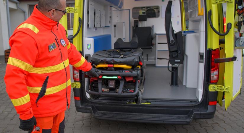 Új mentőautó állt szolgálatba Sárospatakon