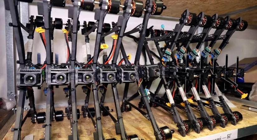 Háborúra készül Európa, autók helyett drónokat gyártanak