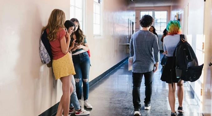 Új, iskolákra szabott, "szellősebb" kerettantervet próbálnak ki Romániában