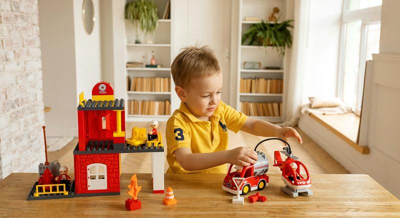 Figyelmeztetnek a tűzoltók: A gyerek ne játsszon a tűzzel!