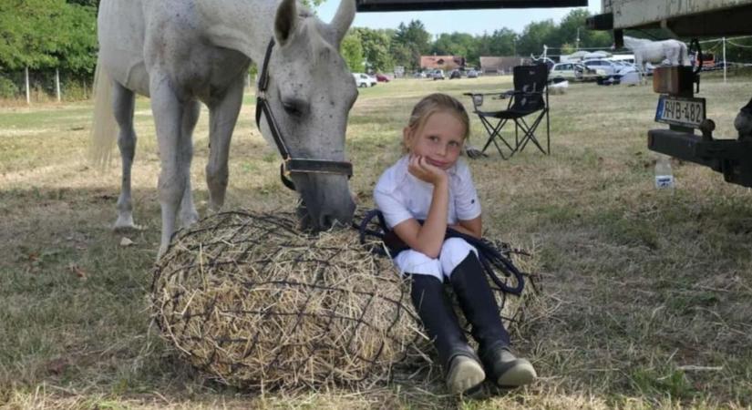 Még csak másodikos, de már az ország legjobbjait szorongatja a kiskorpádi lovastehetség