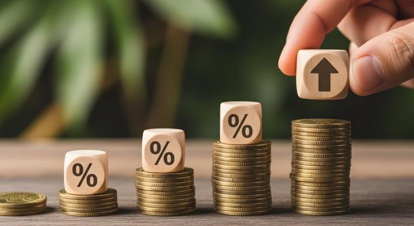 Lélektani határt lépett át Magyarországon a nettó átlagkereset