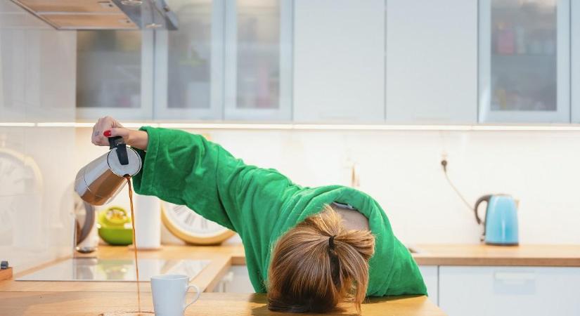 Megtelt – az anyai túlterhelés és az ebből fakadó kiégés rendszerszintű problémája