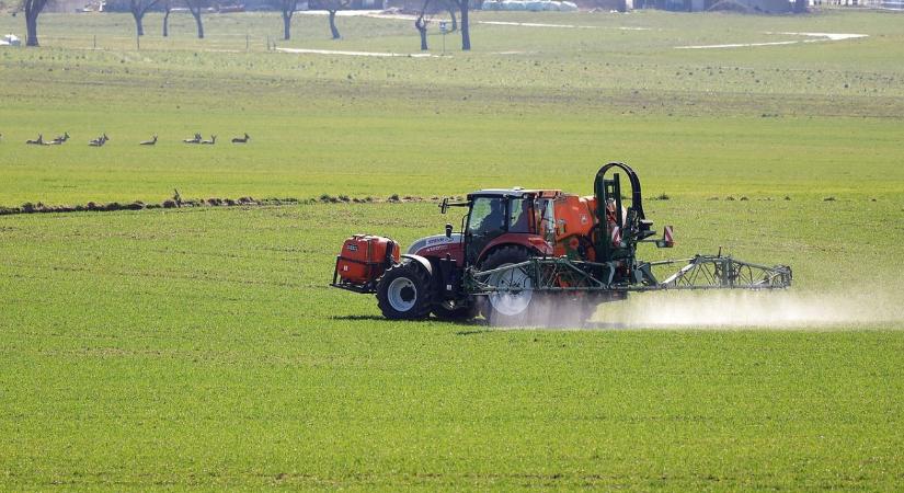 Hatóanyagok veszélyben: így érintheti a gazdákat a PFAS-tilalom