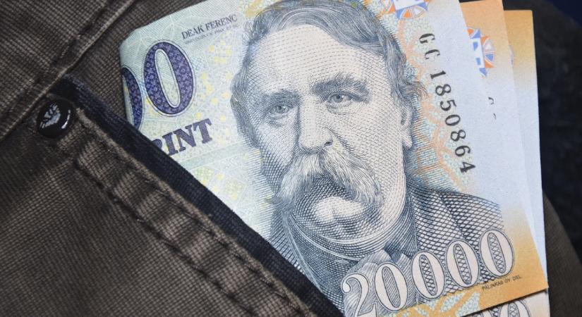 Milliós fizetések három ágazatban is. Mutajtuk, hogyan keresel az átlaghoz képest!