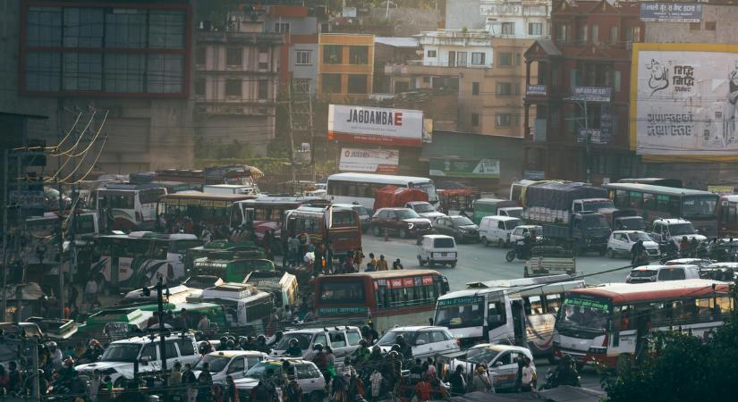 Új KRESZ-táblák lepik el a magyar utakat 2026-ban - nagyot nézel majd!