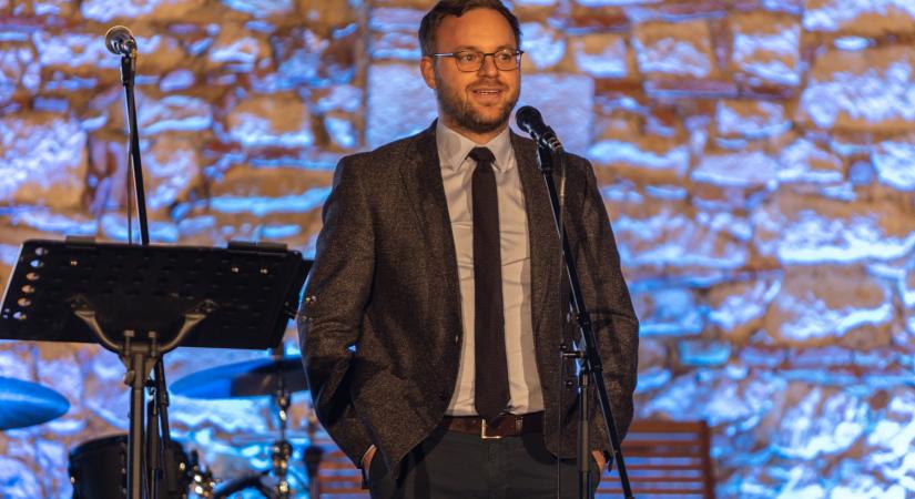 VSquare: Eltávolítottak egy kémkedéssel gyanúsított kínai kutatót az MCC-ről