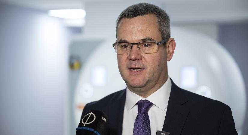 Takács Péter szerint történelmi léptékű volt az orvosi bérek emelése