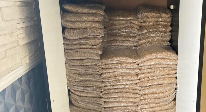 Több mint 330 kilogramm illegális dohányt foglalt le a NAV