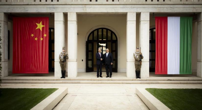 Hírszerzési gyanú Budapesten, csendben eltávolították a fideszes káderképző kínai kutatóját