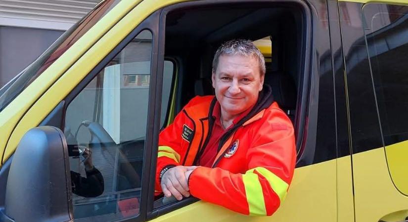 Szabadnapos mentős segített egy bajba jutott kisgyerekes családon