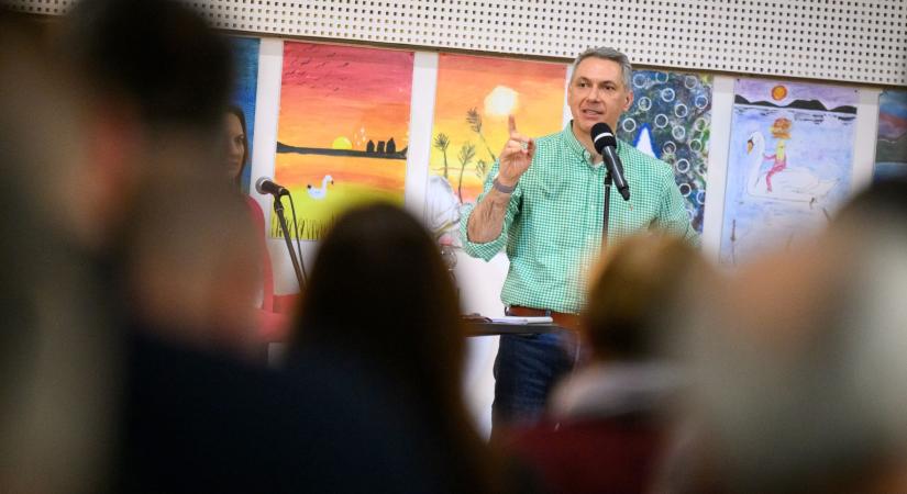 Magyar Péter: Lázár János takarodjon a közéletből!