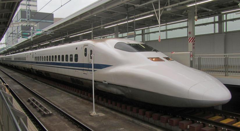 16 ezer tárgyat felejtettek az utasok a vonatokon 2025-ben