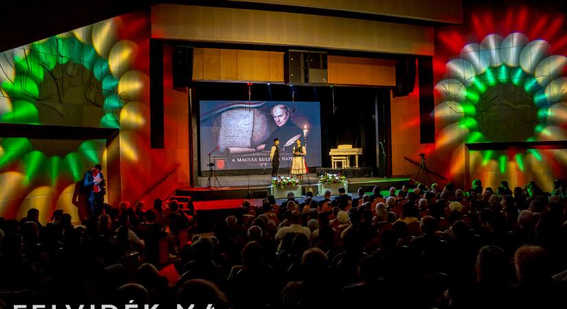 Himnusz jegyében: telt házas gálaest a Magyar kultúra napján Dunaszerdahelyen