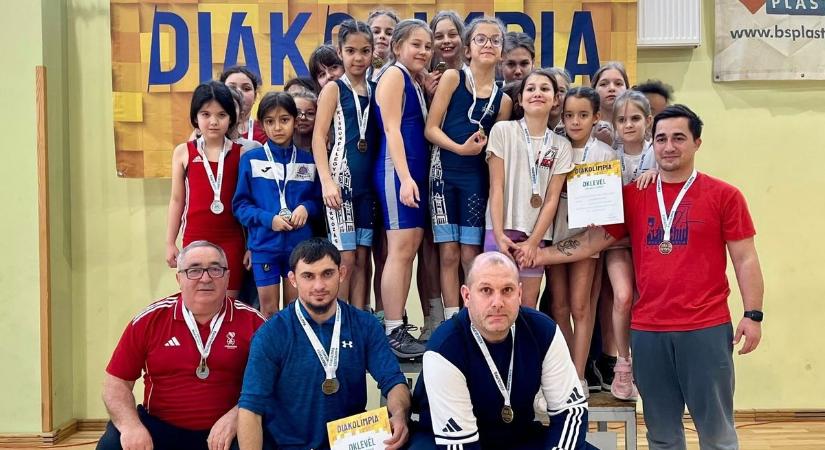 Az országos döntőbe jutottak a birkózócsapatok