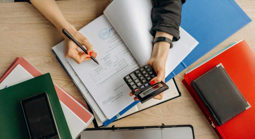 Óriási bércsalás a külügynél: a volt könyvelő több mint 7 millió lejt sikkasztott