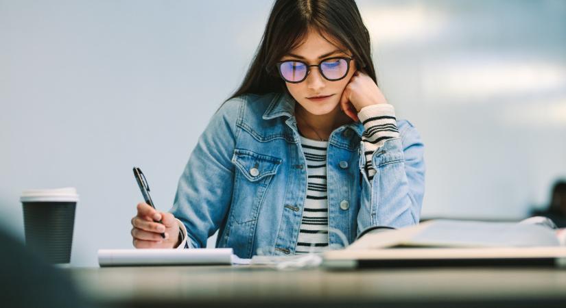 Középfokú írásbeli felvételi: sok iskola már szombat délutánra kijavítja a dolgozatokat