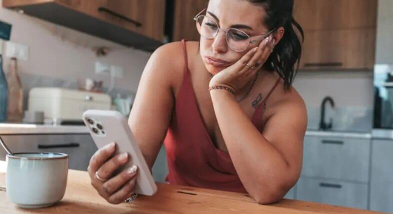 Közösségi média vs. valóság – hogyan hat ránk a trendek gyorsulása?