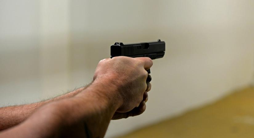 Két román állampolgárt gyanúsítanak azzal, hogy bérgyilkosokat közvetítő platformot működtettek