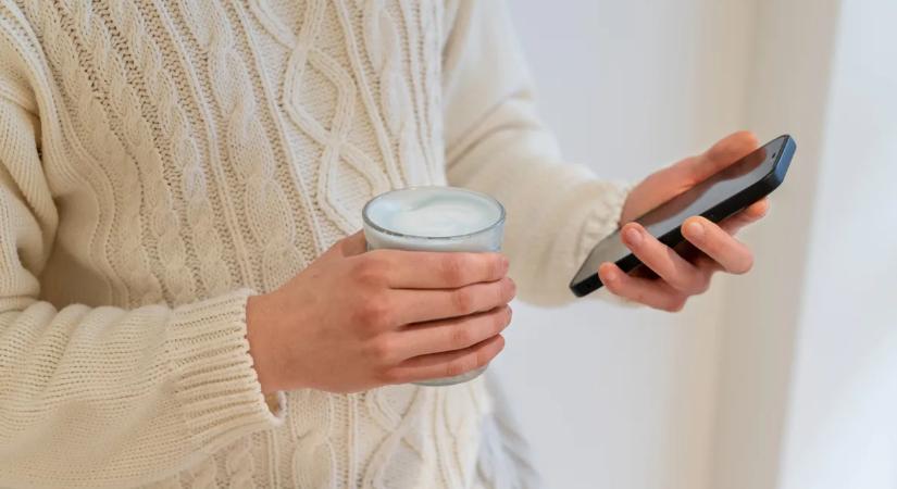 A volt ügynök elárulta, így hallgatnak le a készülékeinken keresztül minket