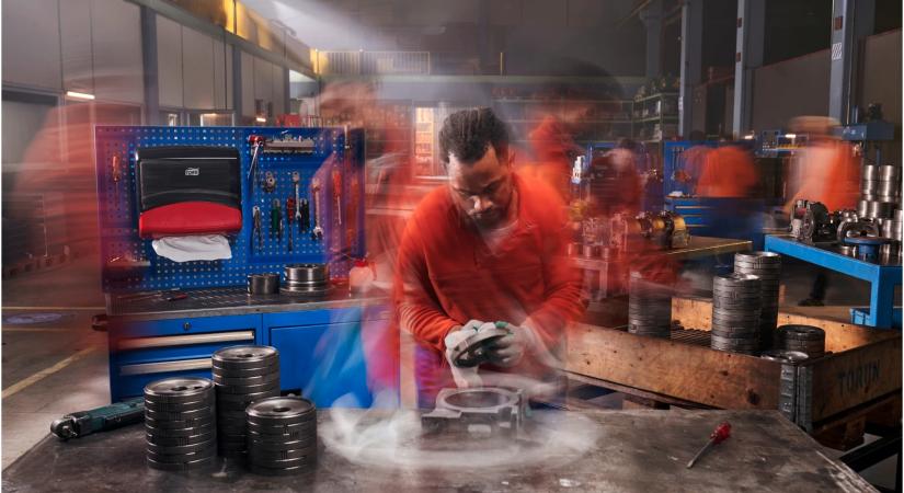 Csökken a foglalkoztatás, fogy a népesség