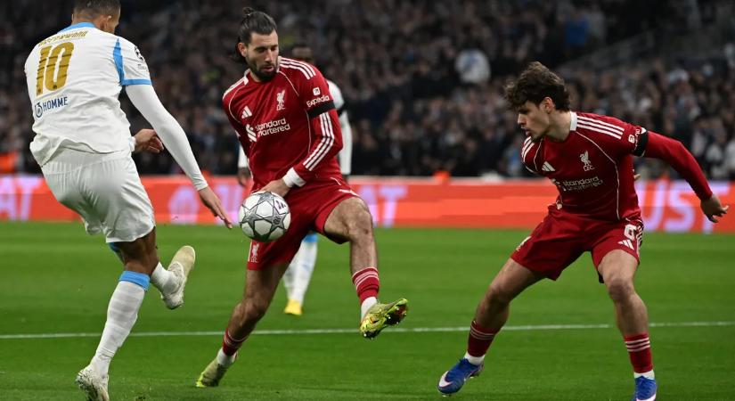 Szoboszlait és Kerkezt dicsérte a Liverpool edzője a Tóth Alexék elleni meccs előtt