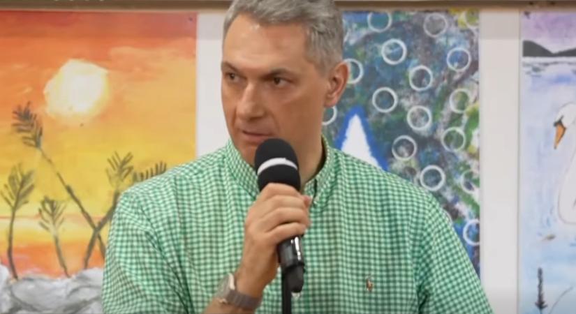 Lázár szerint ha nincsenek migránsok, akkor ott vannak a cigányok, „hogy másnak a szaros mosdóját takarítsák”