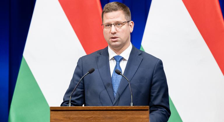 Fontos részlet derült ki a rezsistopról a Kormányinfón, de aztán lekeverték a közvetítést Donald Trump miatt