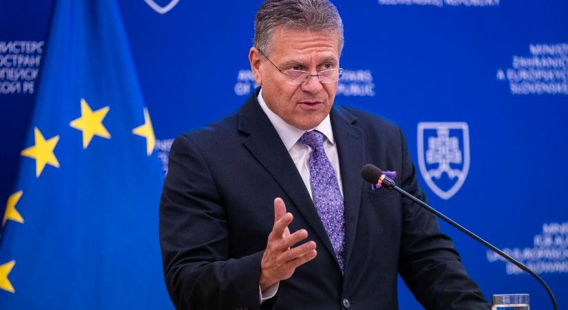 Maroš Šefčovič visszahívására szólította fel az SNS Robert Ficot