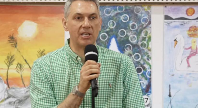 Lázár János szerint a cigányok arra valók, „hogy másnak a szaros mosdóját takarítsák”