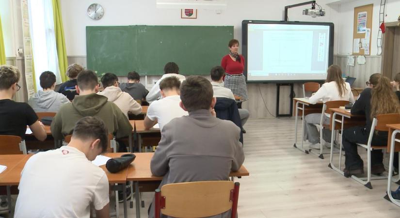 Szombaton írják a diákok a központi írásbeli felvételit, Debrecenben több mint ezren vizsgáznak