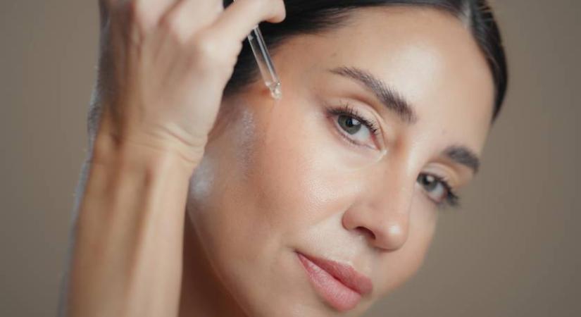 Mi az a bőrböjt és glass skin? 5 bőrápolási trend, amiért 2026-ban megőrülnek a nők