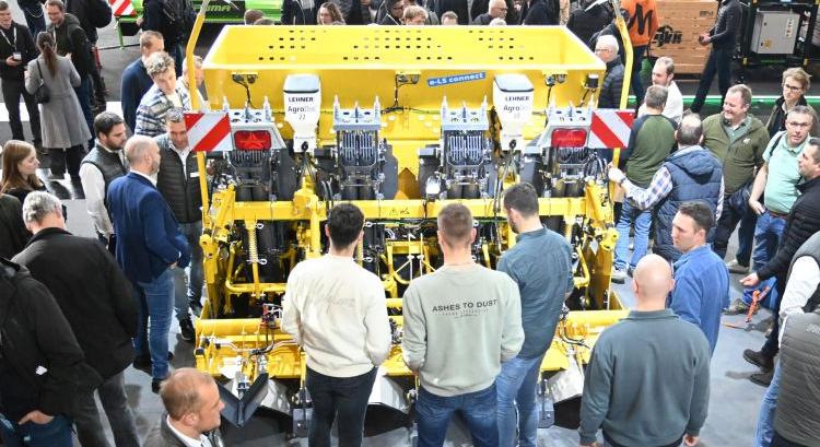 Elektromos hajtású burgonyaültetőt mutatott be a ROPA